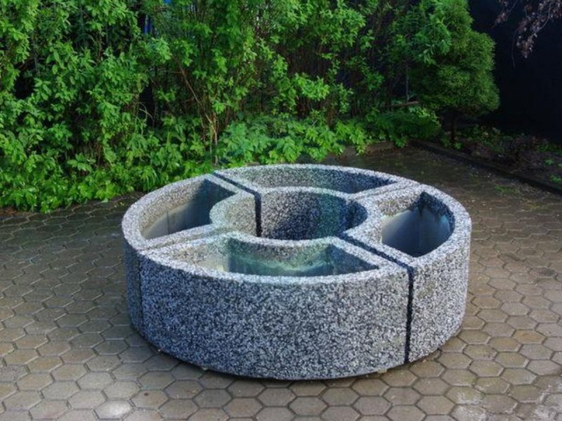 Бетонные клумбы