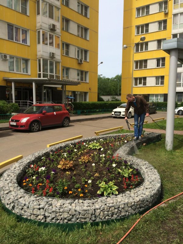 Благоустройство территории перед домом