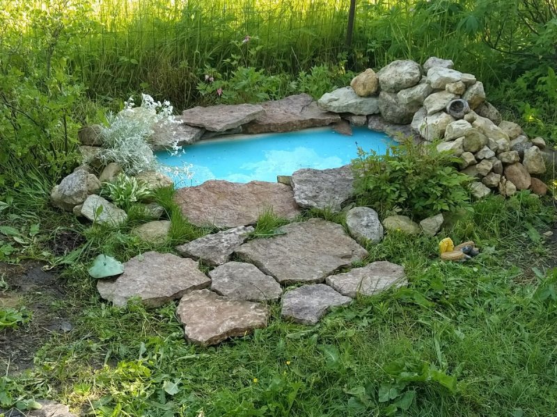 Альпийская горка с прудиком из ванны