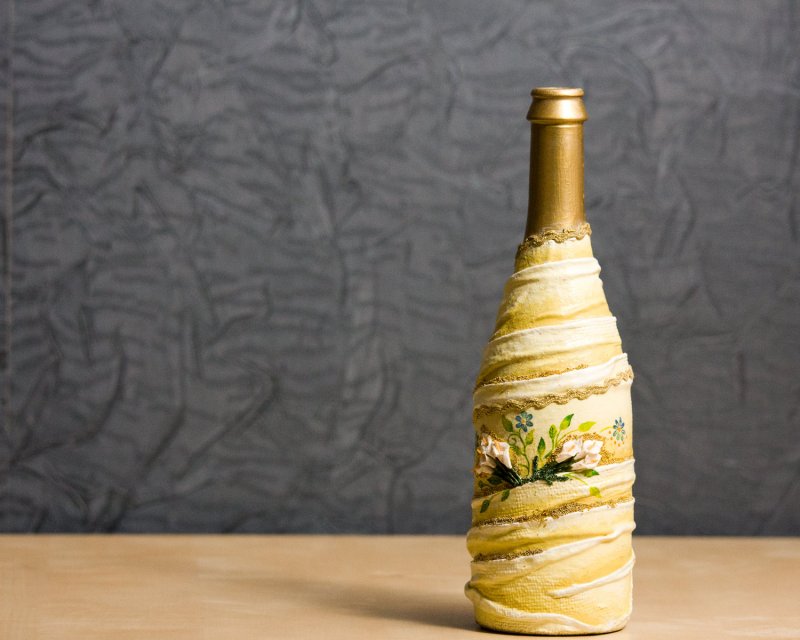 Готическая бутылка