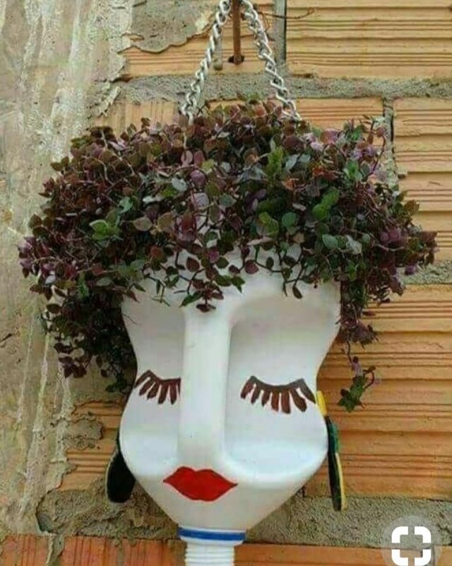 Цветочный горшок из канистры