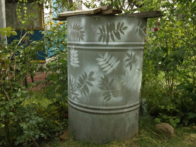Разрисованные бочки для сада