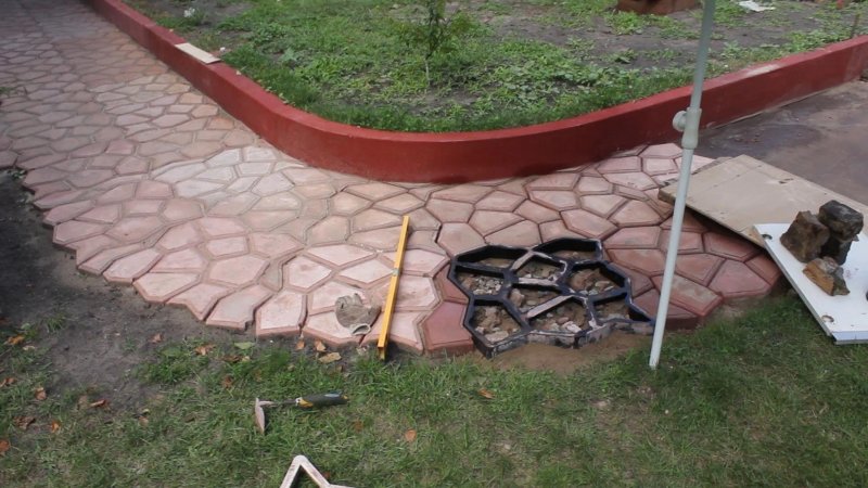 Форма для дорожки на даче