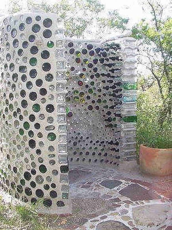 Купол из стеклянных бутылок