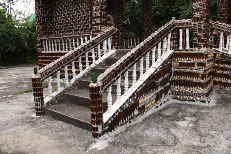 Постройки из пивных бутылок