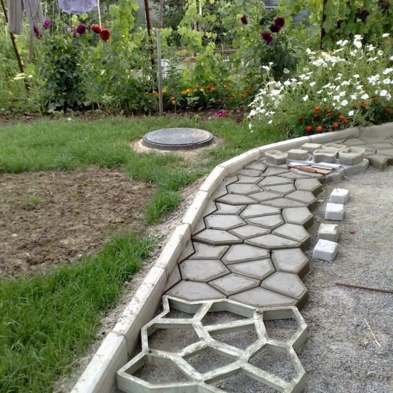 Садовые дорожки из гальки