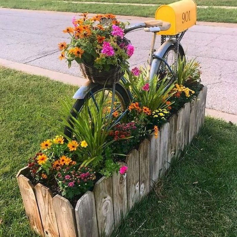 Красивые клумбы в саду