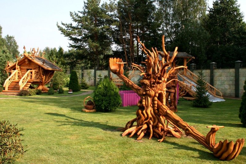 Фигуры из дерева для сада