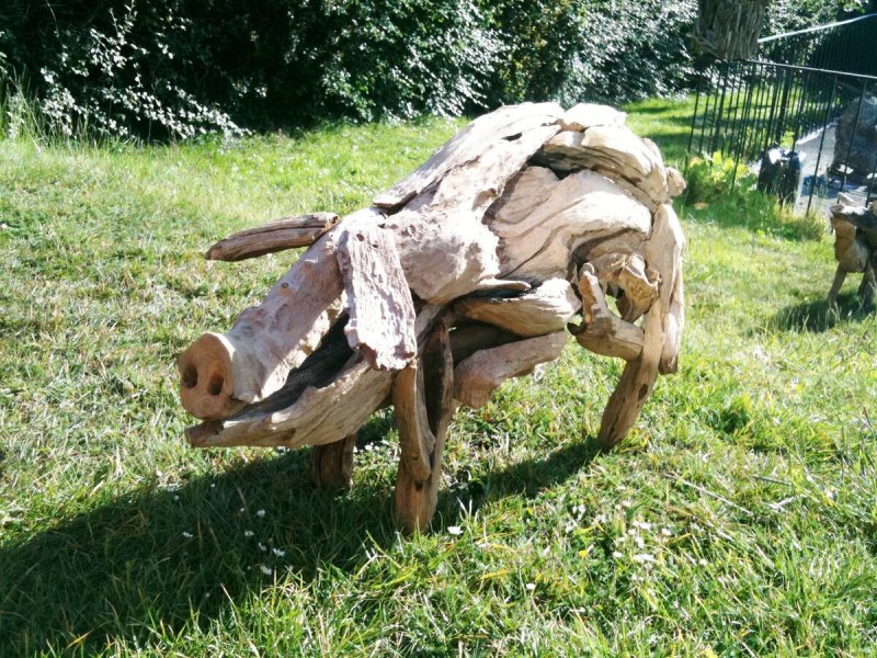 Скульптуры из коряг и пней