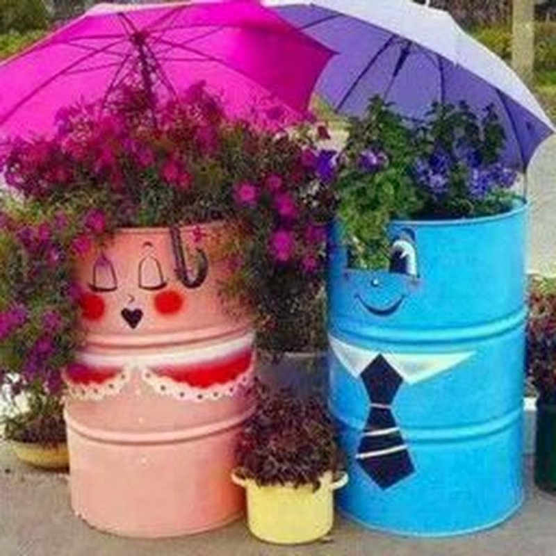 Цветы в бочке