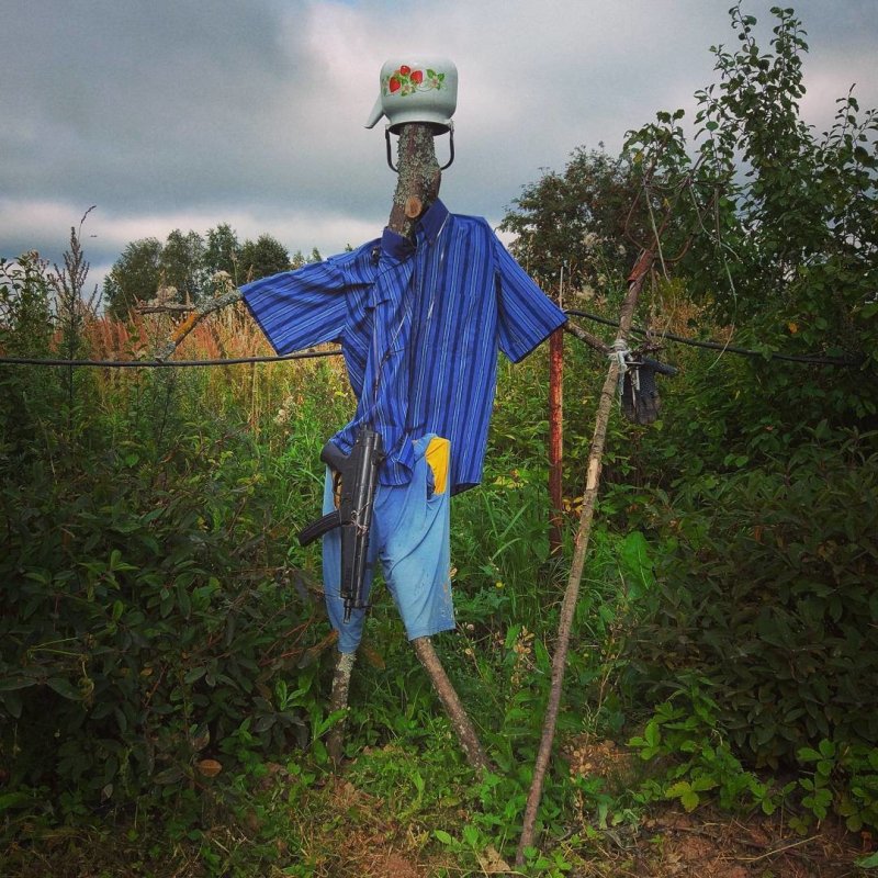 Страшное чучело на огороде