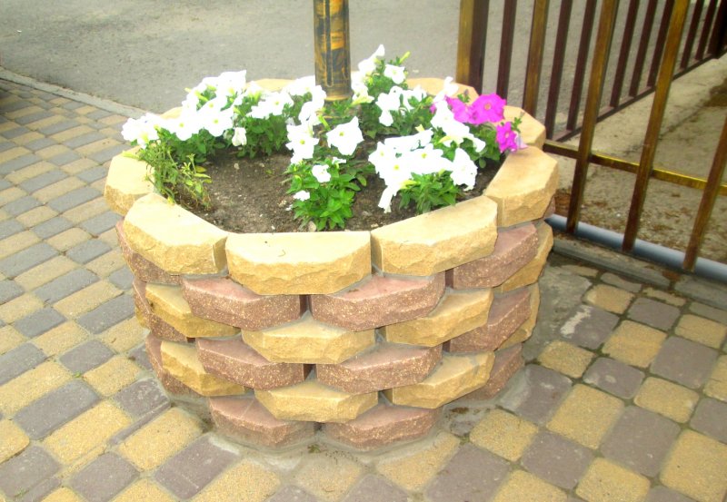 Вазоны и клумбы из кирпича