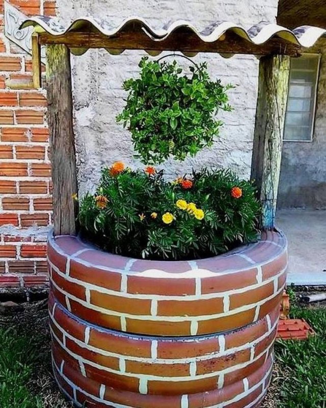 Клумба из белого кирпича