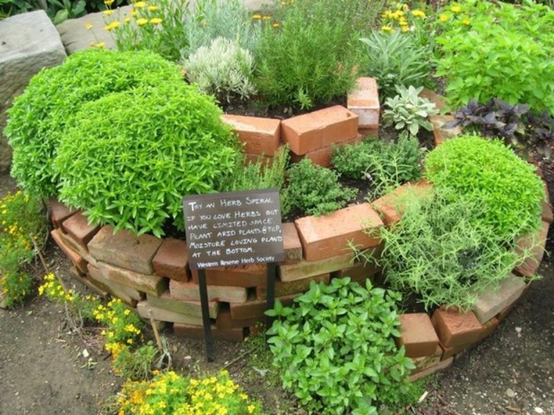 Уличные вазоны из кирпича