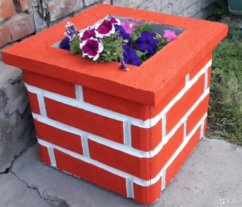 Клумба из камней