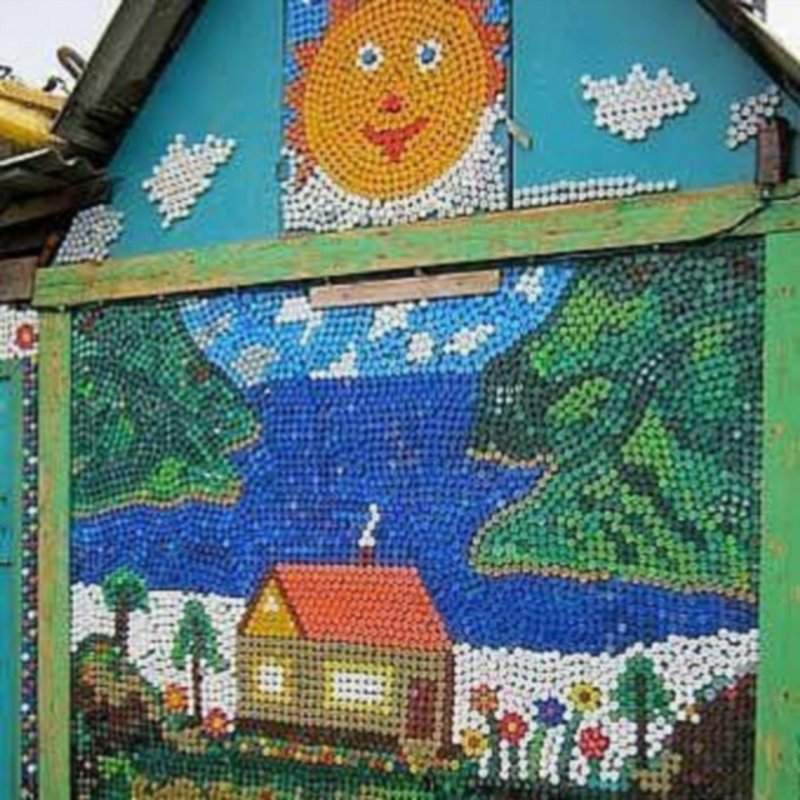 Панно из пластиковых пробок для дачи