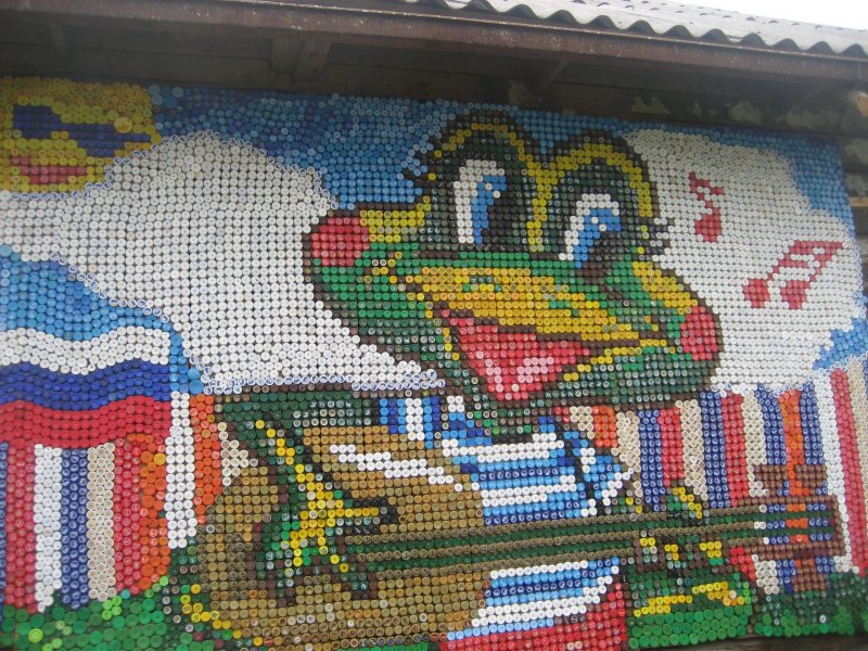 Мозаика из крышек от пластиковых бутылок