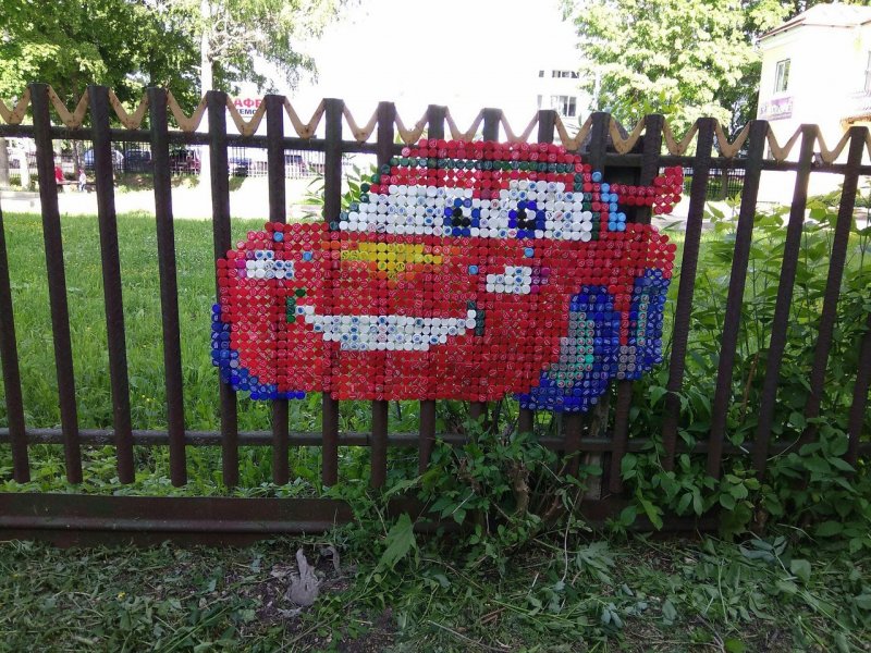 Из пробок от пластиковых бутылок