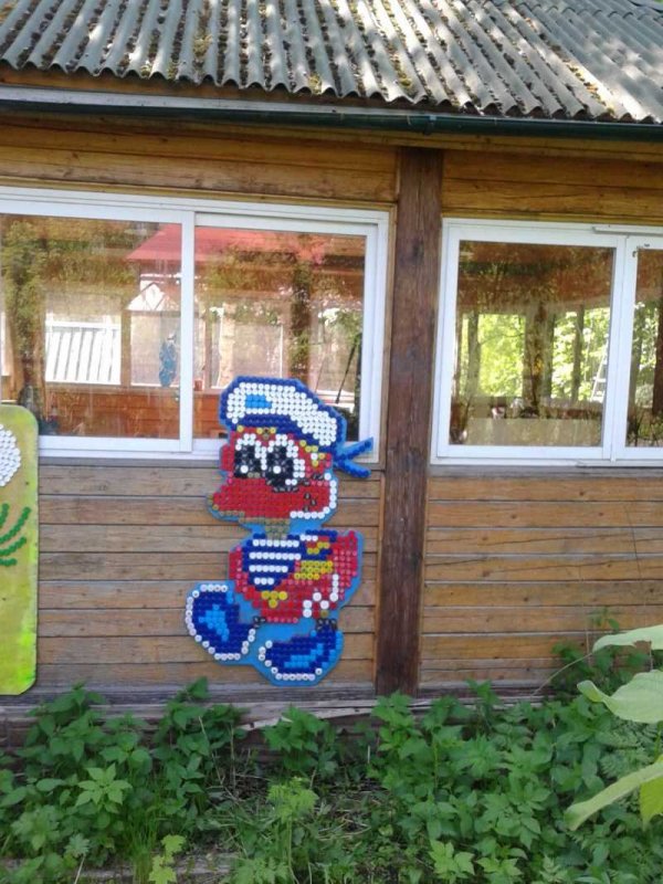 Волк из пластиковых пробок
