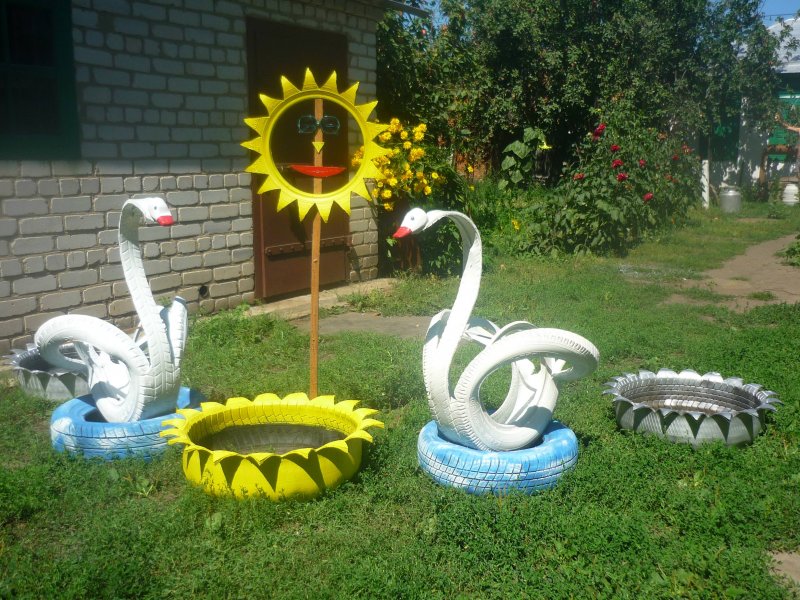 Клумба лебедь из покрышки
