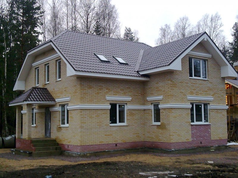 Двускатная крыша с эркером