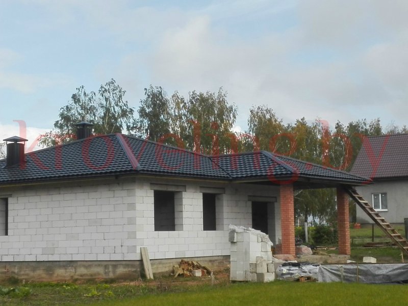 Четырехскатная крыша с козырьком