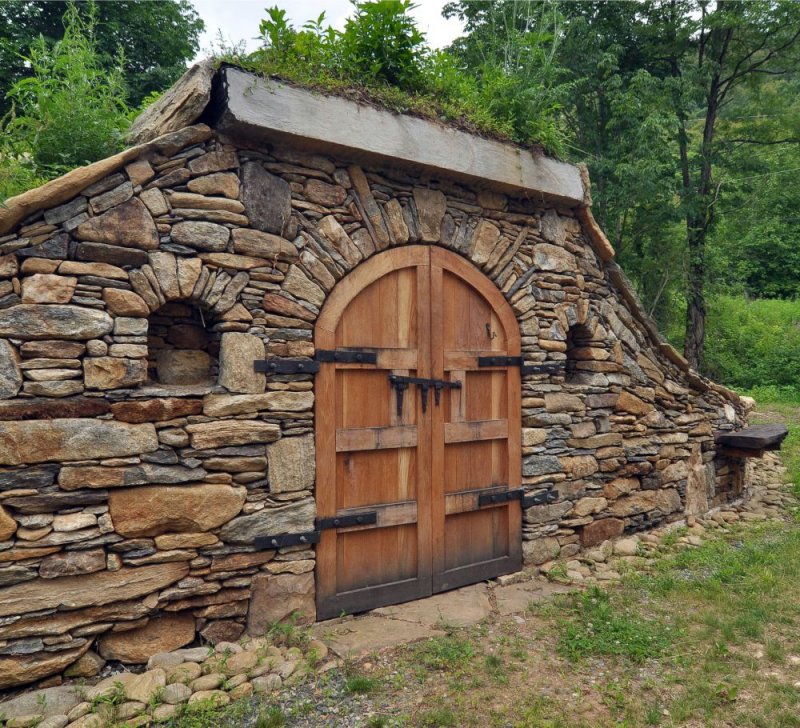 Каменный сарай