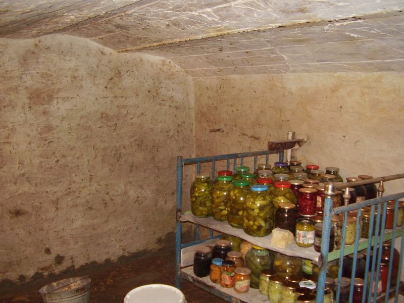 Подвал в частном доме для продуктов