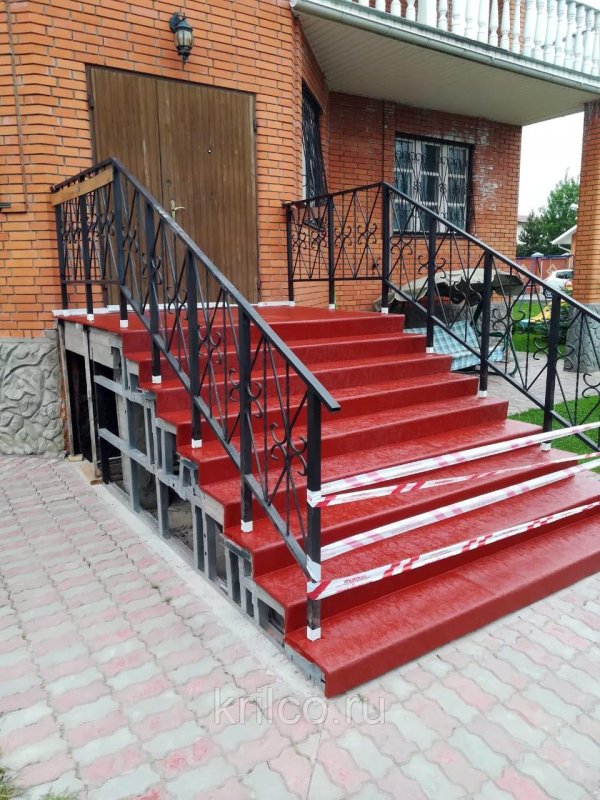 Металлические ступеньки для крыльца