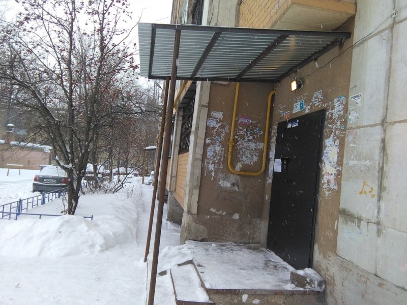 Козырек односкатный над подъездом