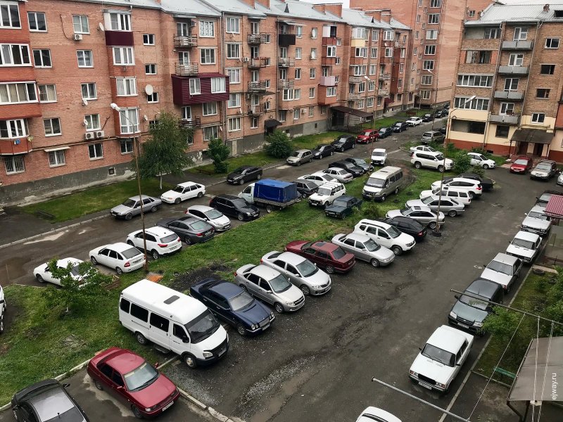 Стоянка во дворе
