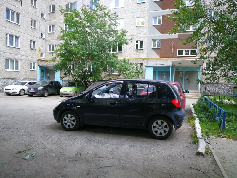 Парковки на «зеленой зоне» во дворах