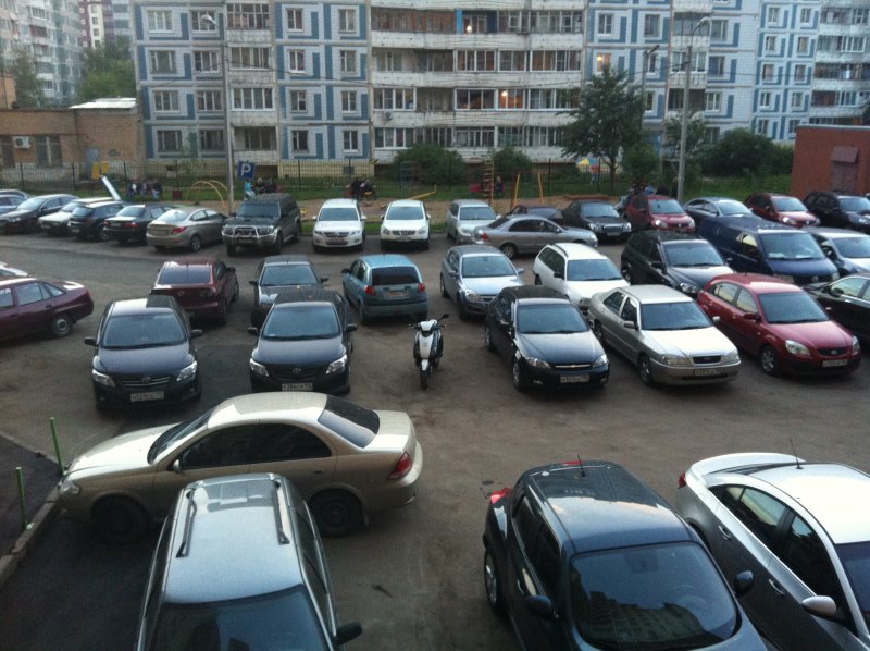 Автостоянка во дворе