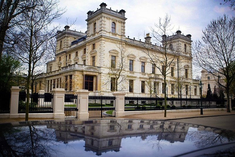 Лондон. Улица Кенсингтон Палас Гарденс