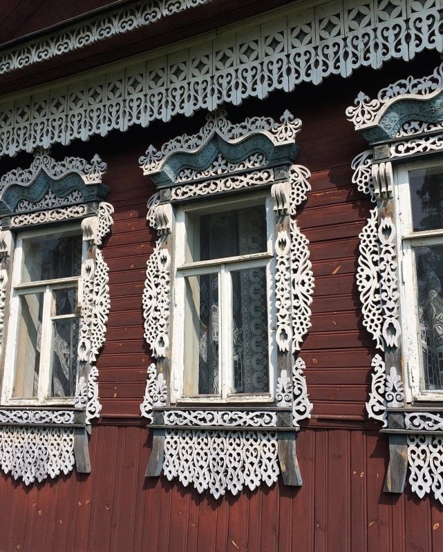 Дома с резными наличниками