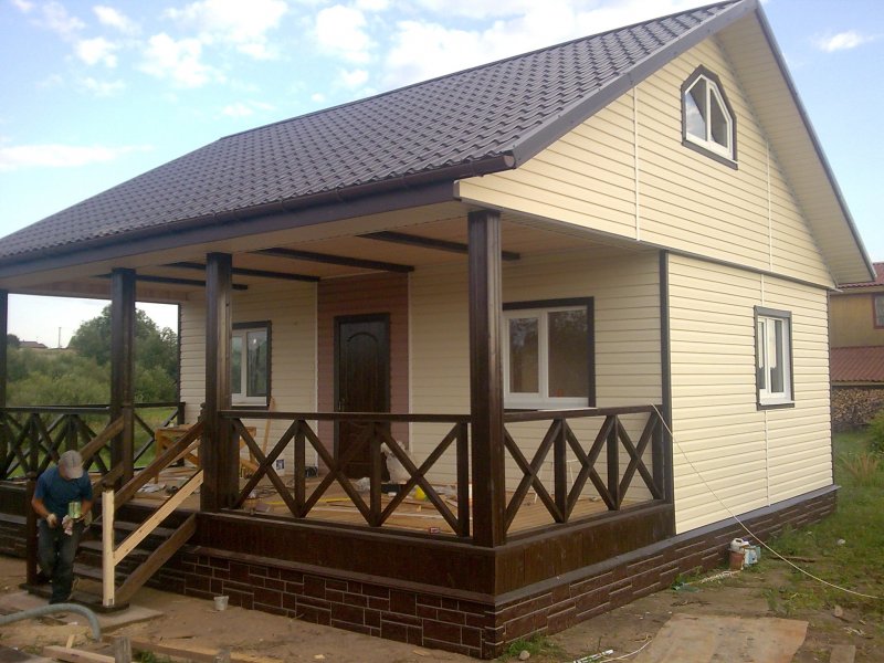 Каркасный дом с верандой