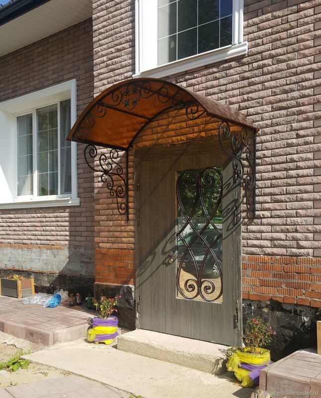 Козырек в частном доме