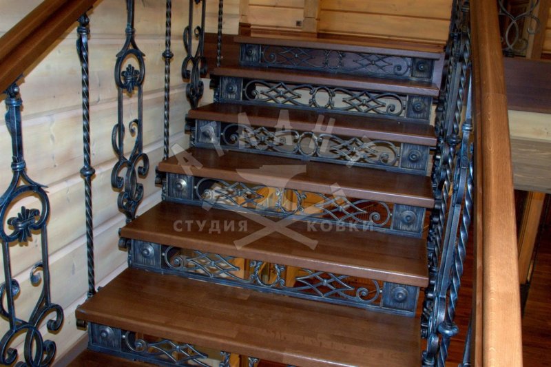 Красивые лестницы с кованными перилами