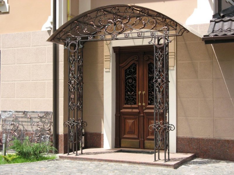 Крыльцо с аркой