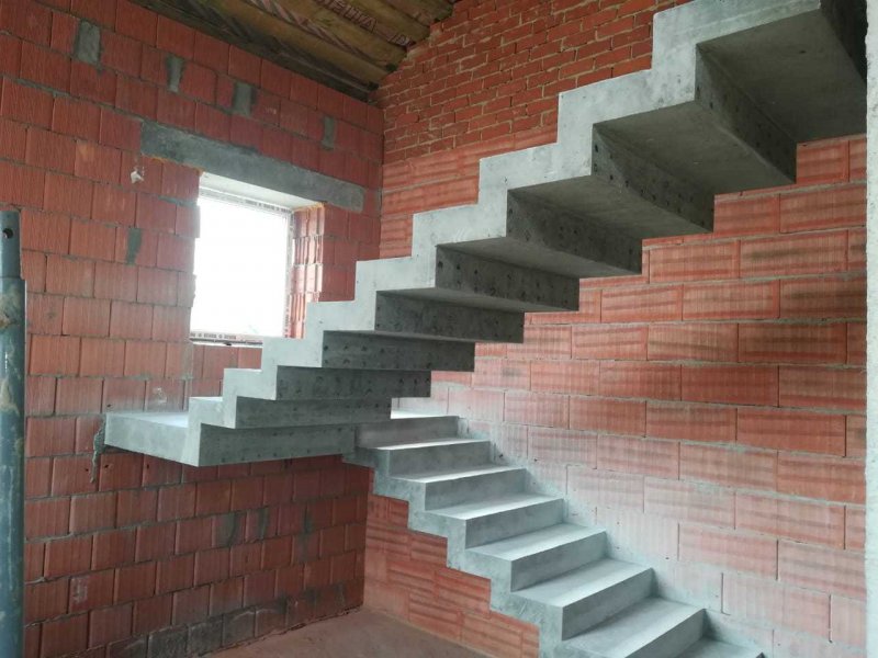 Лестница монолитная железобетонная