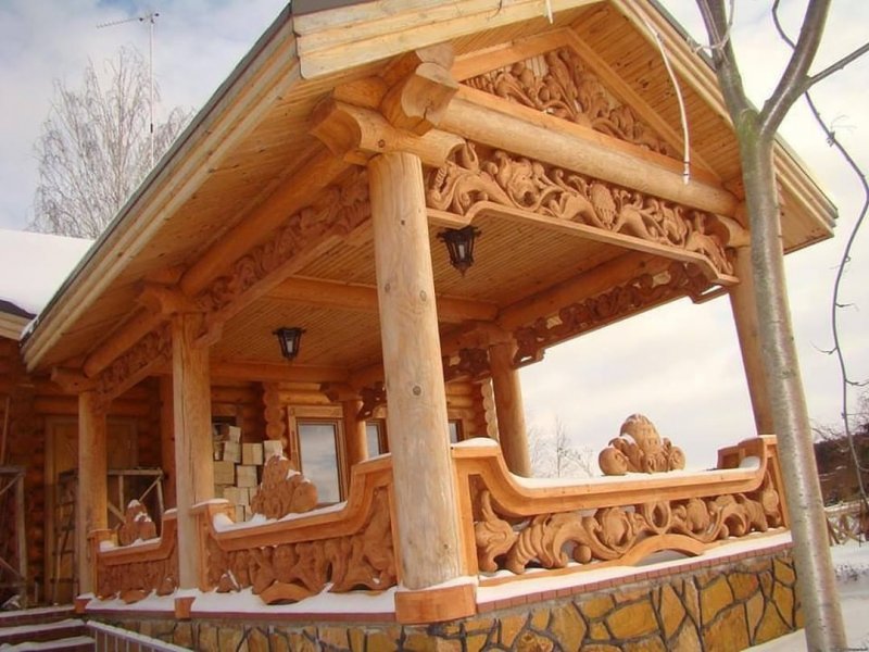 Резное крыльцо