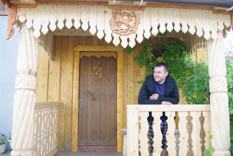 Украшение столбов крыльца резьбой