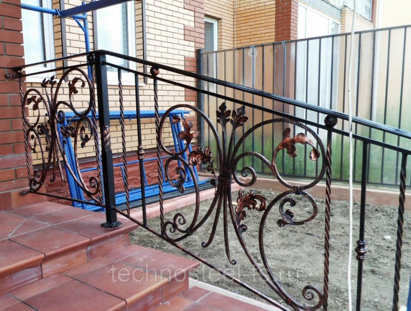 Перила для крыльца из металла