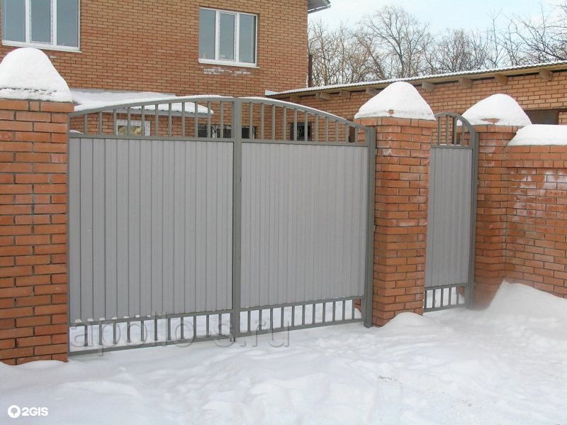 Ворота распашные из труб
