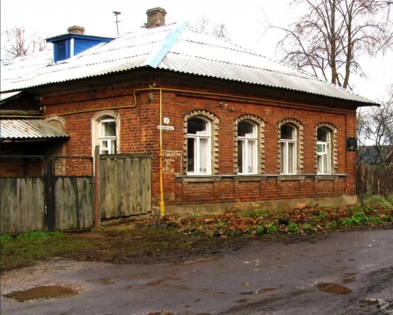 Старый кирпичный дом