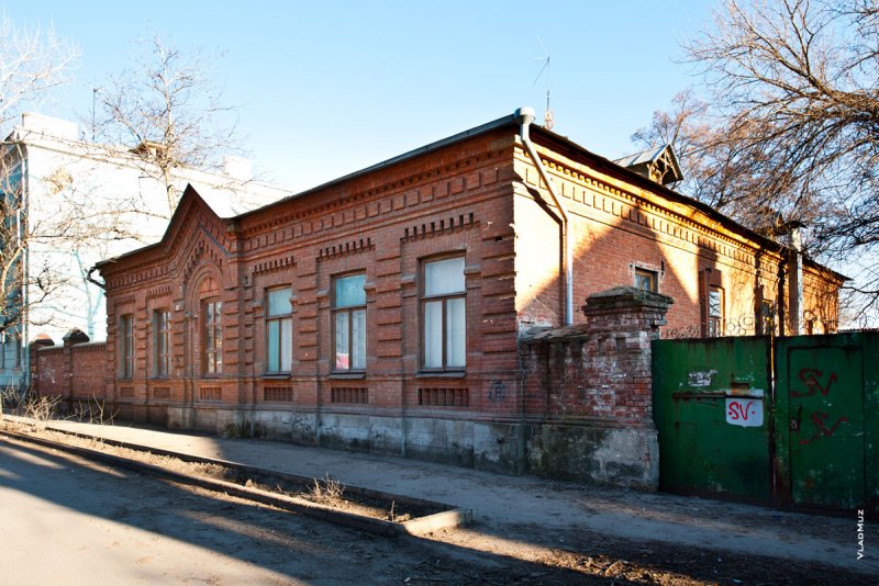 Купеческий дом 19 века из красного кирпича