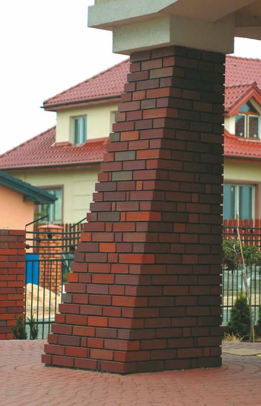 Кирпичная колонна