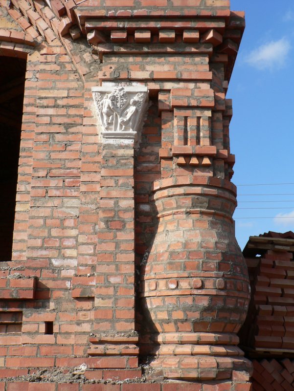 Кирпичная колонна