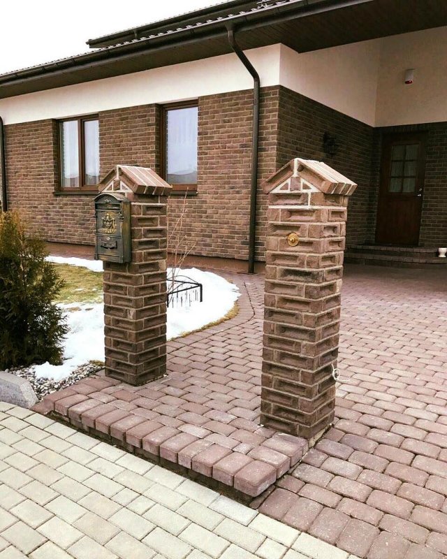 Столбы из клинкерного кирпича