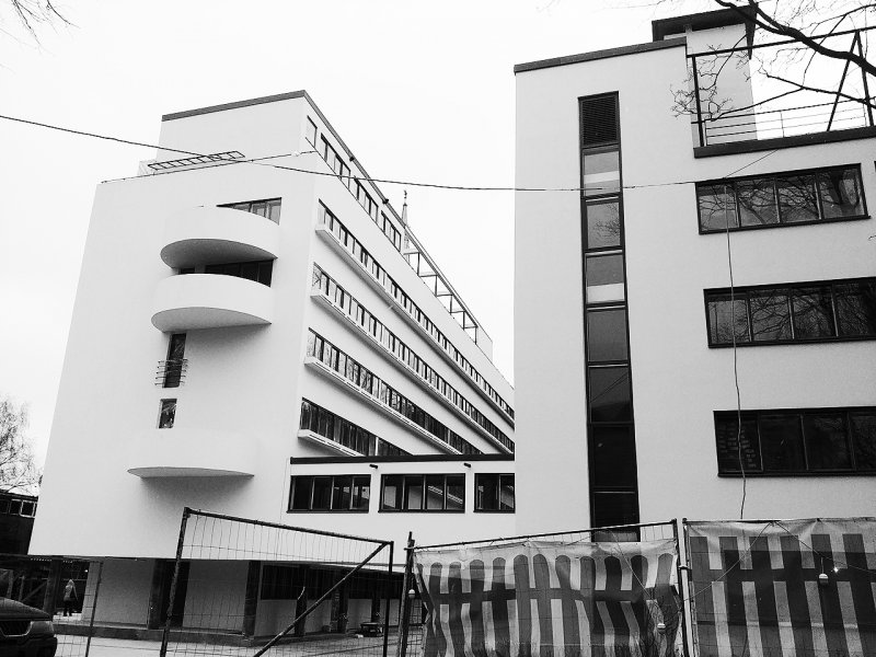 Дом-коммуна на ул. Чайковского в Москве (1928—1930, м. Гинзбурги и. Милинис